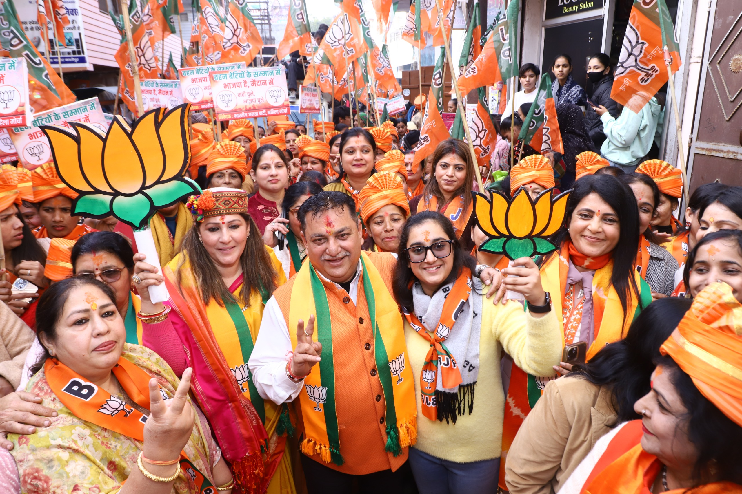 बहन बेटियों के सम्मान में भाजपा है मैदान में के नारे के तहत महिला मोर्चा ने निकाली विशाल रैली